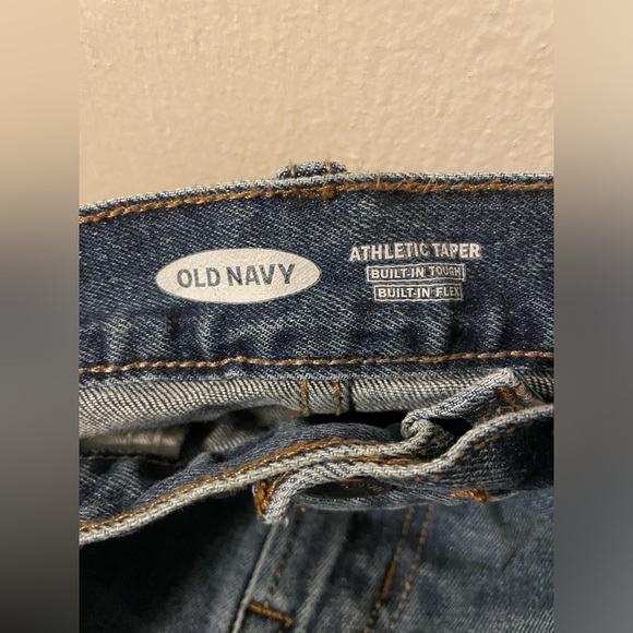 Old Navy Basic Athletic Medium Wash Denim Jeans - Picture 5 of 6